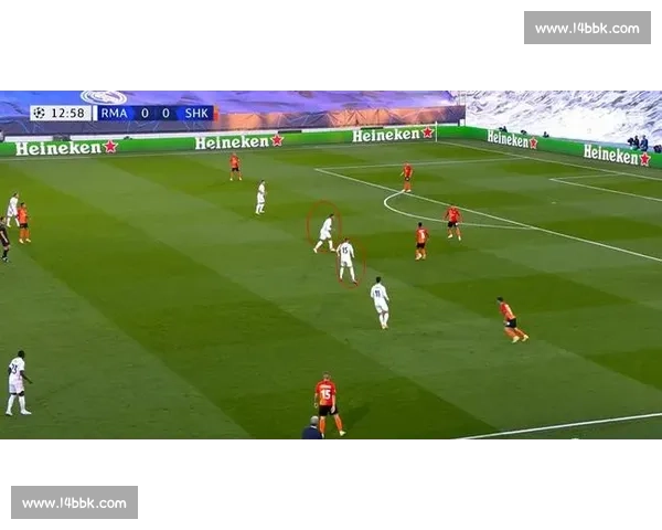 高位逼抢战术在现代足球中防守与进攻的全方位应用解析